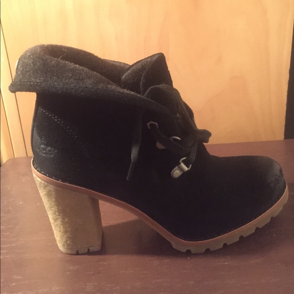 Ugg calynda boots